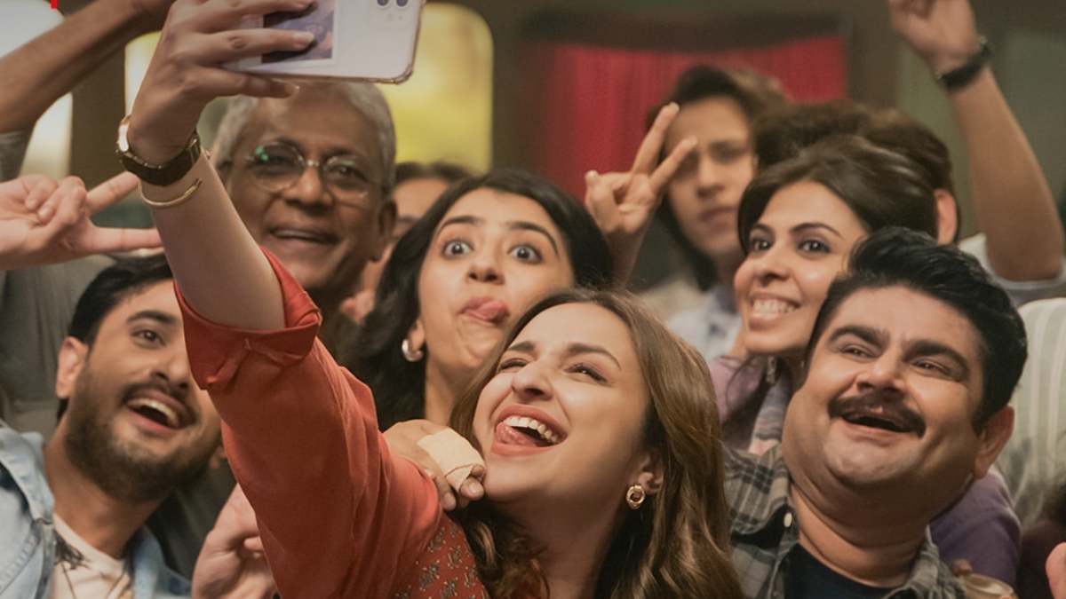 Reporting Live Movie Review Ft. Parineeti Chopra As A Parrot Trying To Be An Eagle